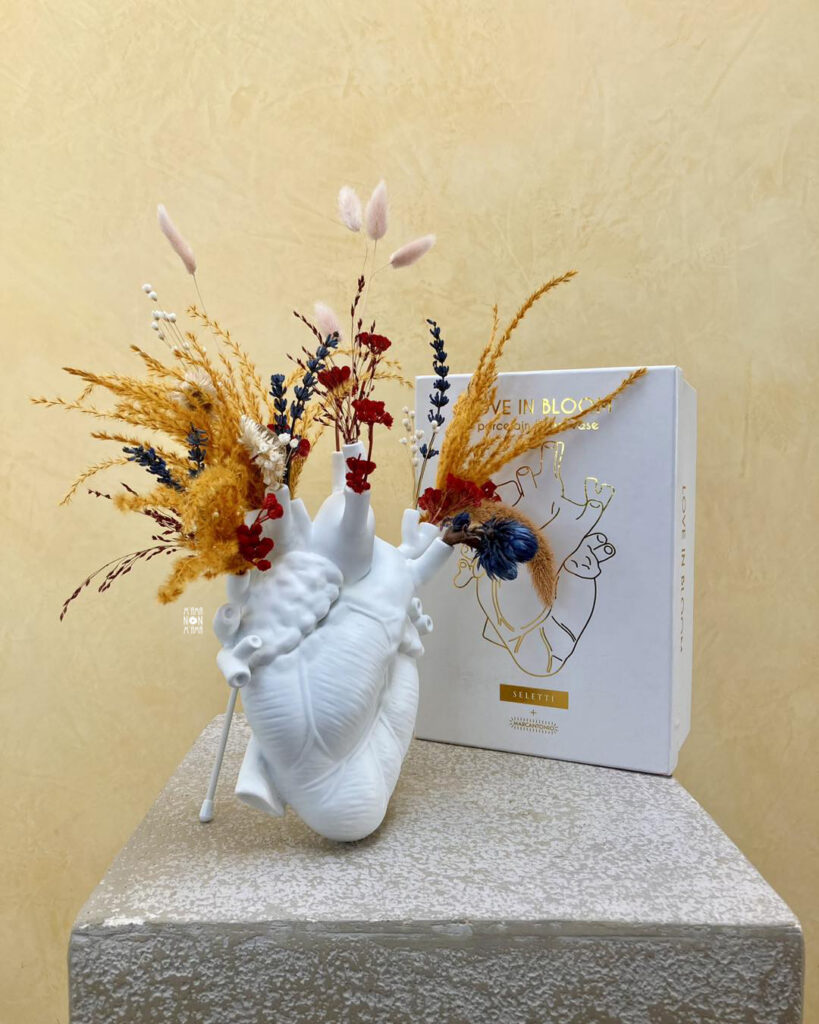 Decora i tuoi contenitori preferiti con i fiori stabilizzati di M'Ama Non M'Ama